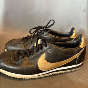 Nike Classic Cortez Men's Black and Gold Sneakers size 11.5 used